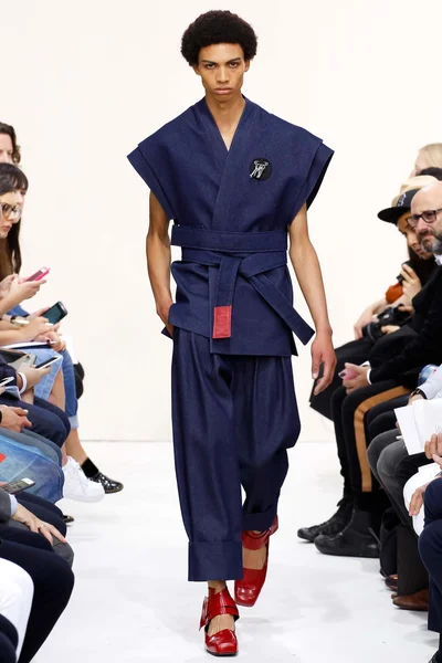 Look 32